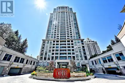 Amazing Unobstructed East Views from a High-Floor Suite in the Prestigious Empire Building at Bayvie...