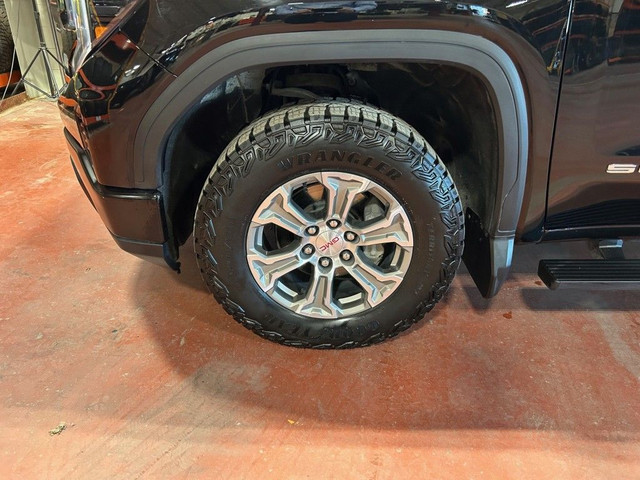 2023 GMC SIERRA 1500 CREW 5.3L V8 4X4 X31 TOUT TERRAIN GRP REMOU dans Autos et camions  à Ville de Montréal - Image 3