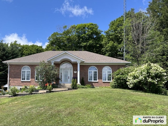$649,000 - Bungalow for sale in St-Damien — photo 1