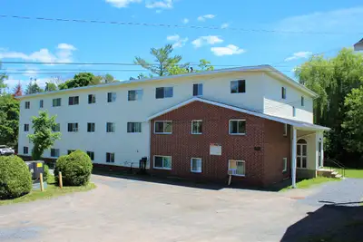 602-b1  -August 1ST- 2 BEDROOM- CLOSE TO CAMPUS - PARKING