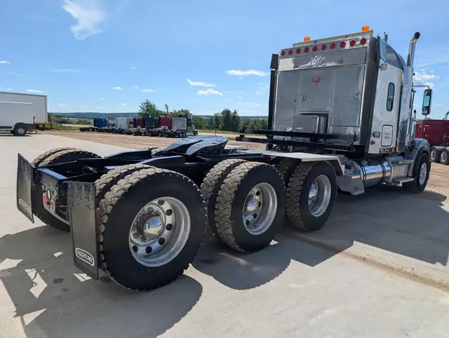 2013 FREIGHTLINER CORONADO 122 SD in Heavy Trucks in Edmonton - Image 7