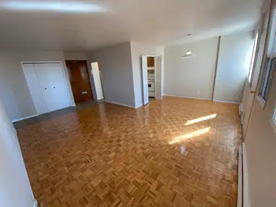 SUITE FEATURES: Large & bright 1 & 2 bedroom apartments Renovated suites Spacious kitchen Balconies...