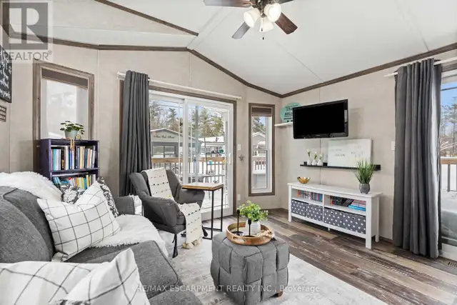 10 OAK STREET - 4449 MILBUROUGH LINE Burlington, Ontario in Houses for Sale in Oakville / Halton Region - Image 18