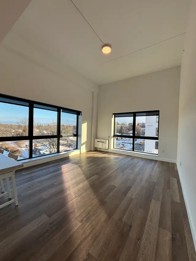 Large Top-Floor 1 Bed in Heart of the City | Corner Unit | Views