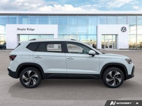 The 2025 Volkswagen Taos Comfortline, with only 10 kilometers, is ready to transform your daily driv... (image 5)