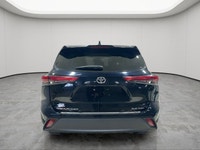 ADAPTIVE CRUISE CONTROL, LED HEADLIGHTS, BLIND SPOT MONITOR, HEATED FRONT SEATS, CROSS-TRAFFIC ALERT... (image 6)