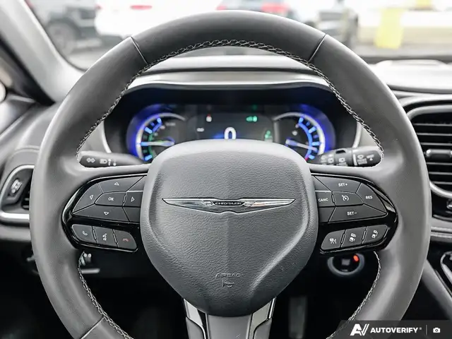 2022 Chrysler Passenger Vans Pacifica Hybrid Limited in Cars & Trucks in Windsor Region - Image 15