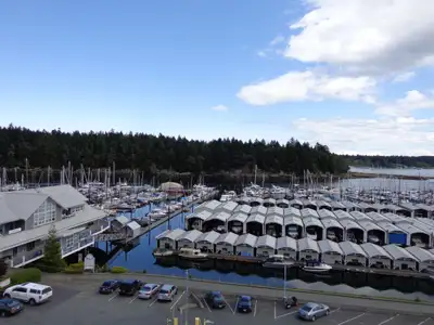 Sand Dollar Manor is an ocean side community with large apartments of all sizes located near Downtow...