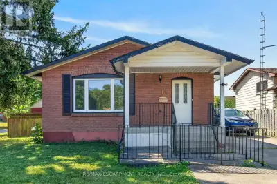OPPORTUNITY AWAITS! SOLID BUNGALOW IN A PRIME NORTH END LOCATION IN ST. CATHARINES! PRICED TO SELL T...