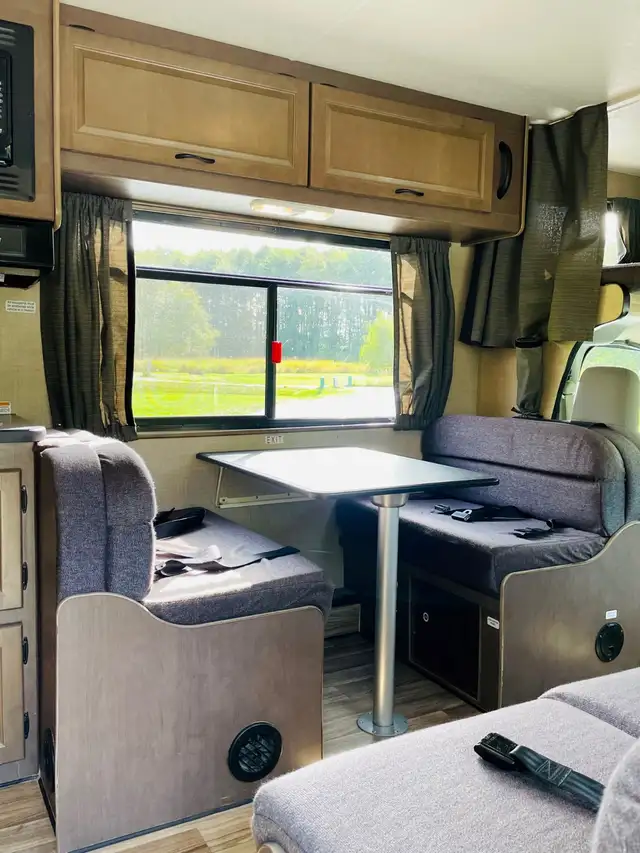 2018 Thor Majestic 28A, class C motorhome, 30 ft in RVs & Motorhomes in Delta/Surrey/Langley - Image 7