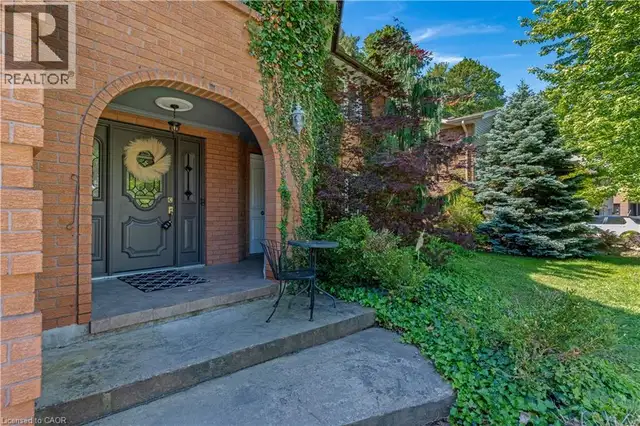 37 YELLOW BIRCH Drive Kitchener, Ontario in Houses for Sale in Kitchener / Waterloo - Image 4