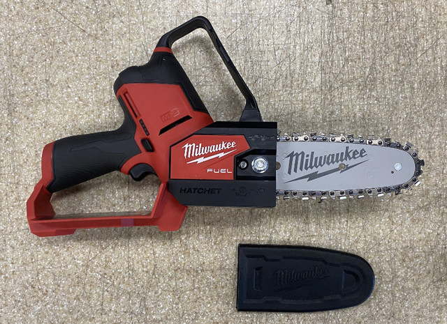 Milwaukee 2527-21 M12 FUEL Brushless 6-inch Pruning Chainsaw in Power Tools in Mississauga / Peel Region - Image 2
