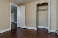 Comfortable 3-Bedroom Student Apartment at 24 Elm Street Available ASAP! Find your ideal student hou... (image 6)