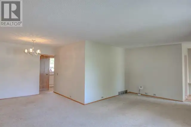 4043 Dalarna Bay NW Calgary, Alberta62864758699137122