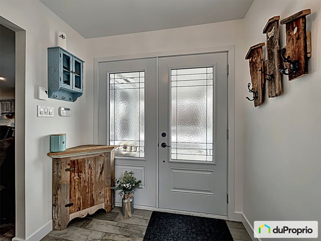 $574,900 - Bungalow for sale in Valcourt — photo 2