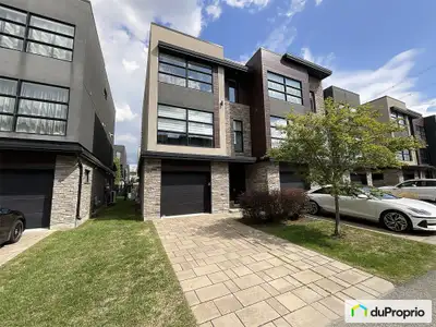 Superbe maison de ville située à Terrebonne (secteur Boisé du Golf). Elle comprend 3 chambres à couc...