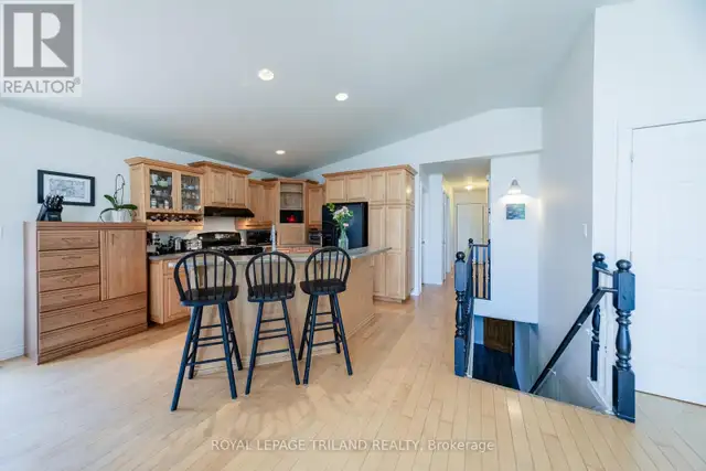 10234 JULIE AVENUE Lambton Shores (Grand Bend), Ontario in Houses for Sale in Grand Bend - Image 28