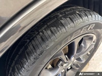 Leather Seats, Sunroof, Second Row Seats Captain Chairs, Premium Audio, Uconnect 5 Nav w/10.1 inch D... (image 9)