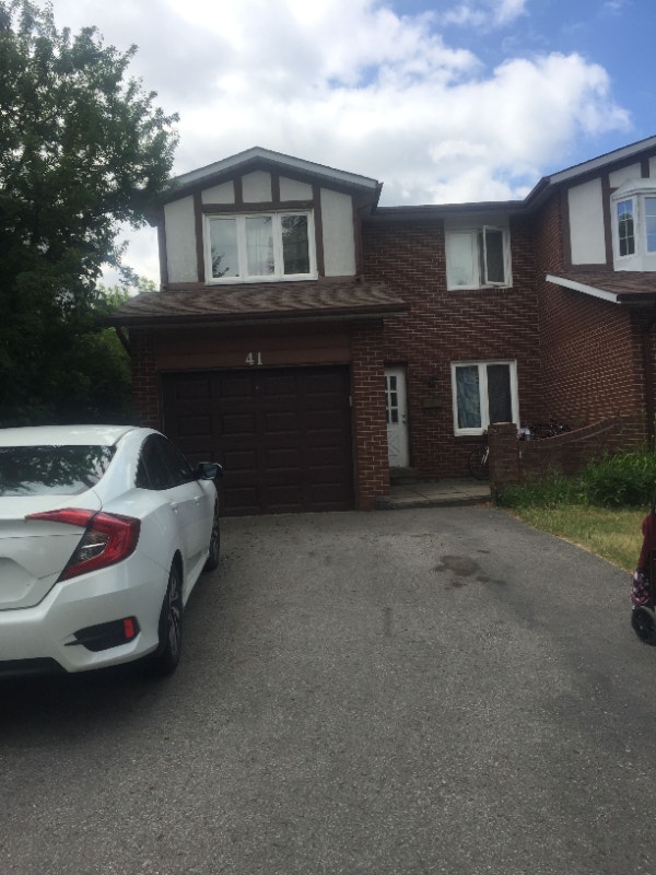 Private Room on 2nd floor near Seneca College for Lease Room Rentals & Roommates City of