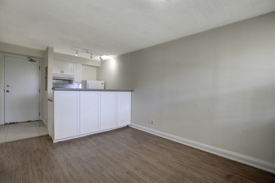 Oshawa 1 Bedroom Apartment for Rent - 666 King Street, East 5