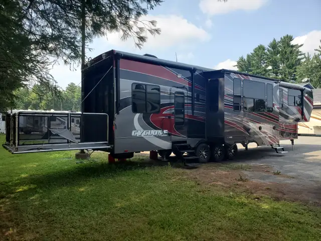 Cargo Cyclone Toy Hauler in Other in Drummondville - Image 3