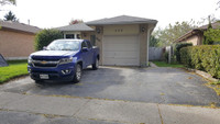 Lovely 2.5 bedroom top level of legal duplex - Oshawa Inclusive
