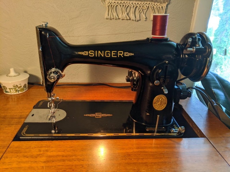 Vintage Antique Singer Sewing Machine EG Series Model 201 Arts