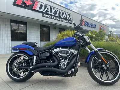 2019 Harley Breakout 114 with only 6150 kms! $17,999 + $199 = $18198 + applicable taxes! Accessories...