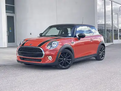 This 2020 Mini Cooper 3 door is a fun and practical choice! With heated seats, a large dual pane sun...