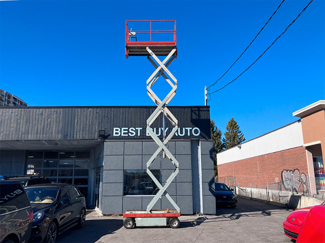 SKY JACK 24' DC ELECTRIC SCISSOR LIFT in Other Business & Industrial in City of Toronto - Image 2