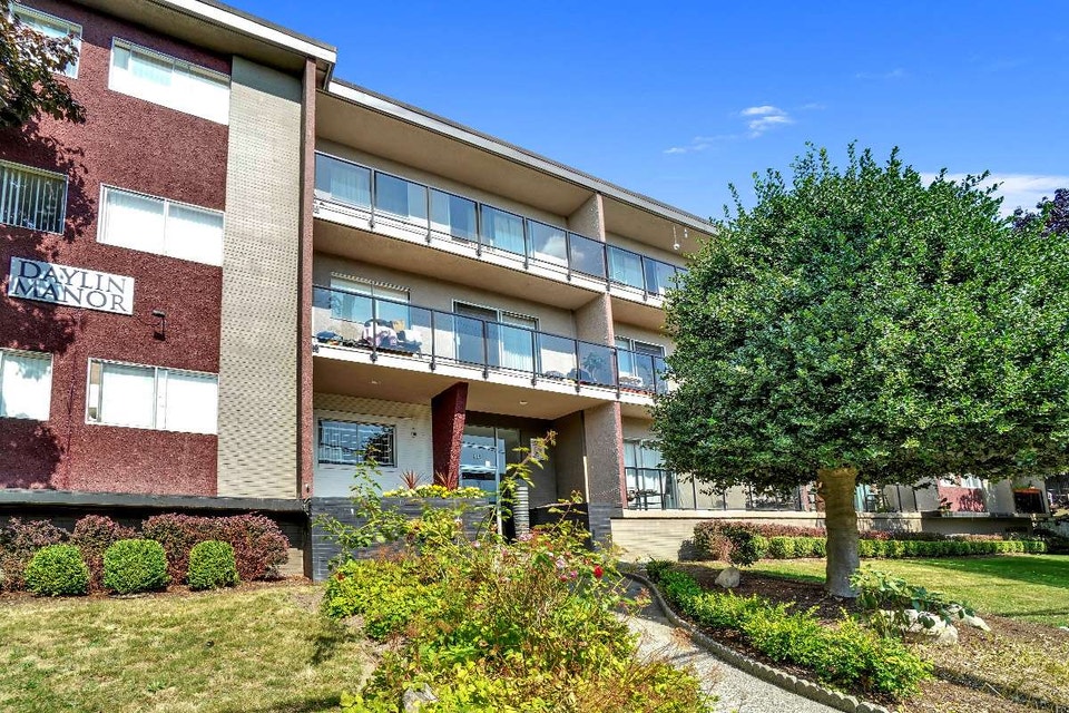 Daylin Manor Apartments - 1 Bedroom available at 515 Ninth Stree 1