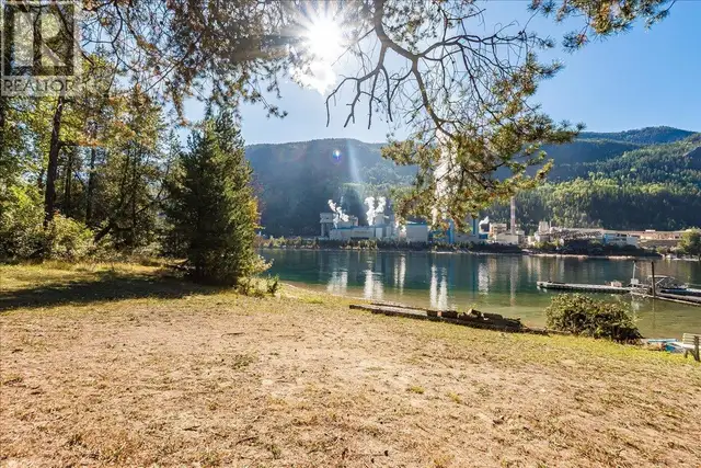 3788 Broadwater Road Castlegar, British Columbia in Houses for Sale in Nelson - Image 32