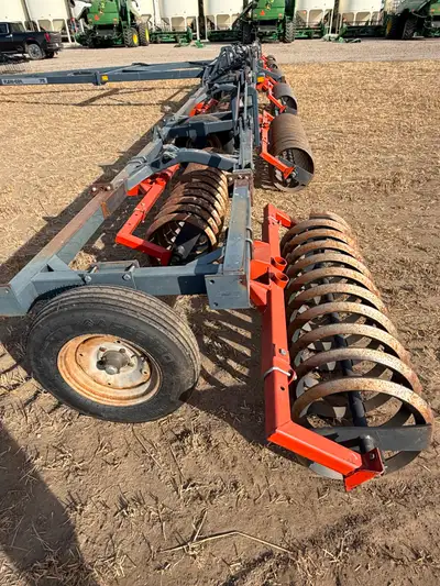 Used Flexi-Coil 52’ Packer Bar extended to 60' 4 new wing tires Recently reconditioned with new bear...