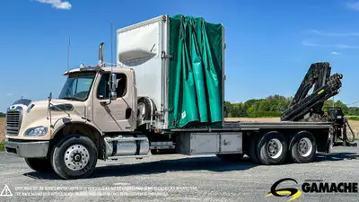 Heavy truck / Camion lourd - # STOCK: C-32717 2009 FREIGHTLINER M2 112 BOITE A RIDEAUX AVEC GRUE ART...