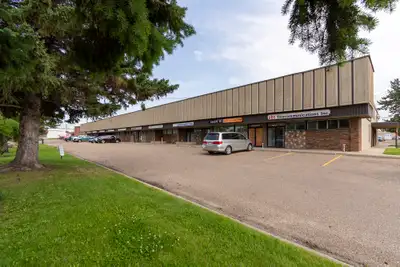 Office/warehouse space for rent in Wagner Warehouse, a well maintained commercial/light industrial b...