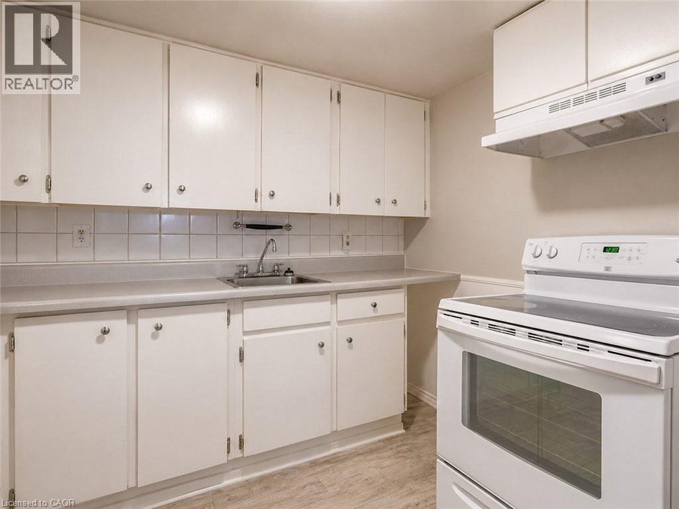 9 CHERRY Road Unit# 2 LOWER Hamilton, Ontario 5