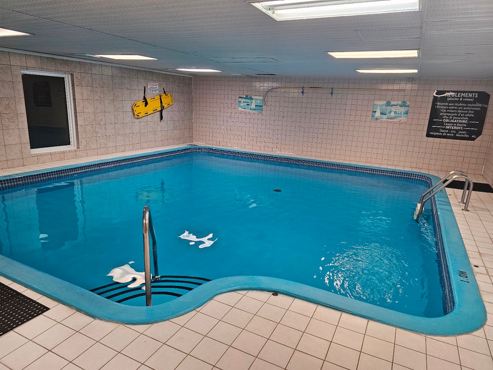 3½,4½,5½TRÈSBEAUX,GRANDS,PISCINE INT,SAUNA,CHAUFFÉ,ASCENSEURS 5