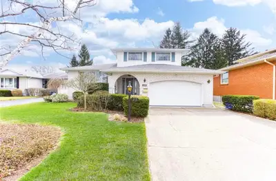 Upper- 25 Meadowbrook Crescent
