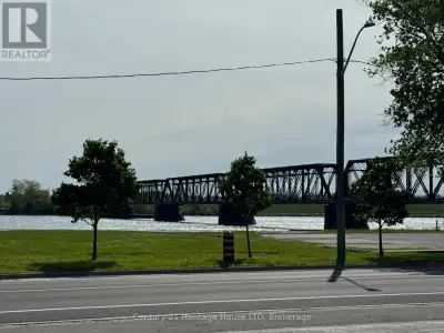 Located in Fort Erie and close to the waterfront, this recently renovated ground-level 1-bedroom apa...