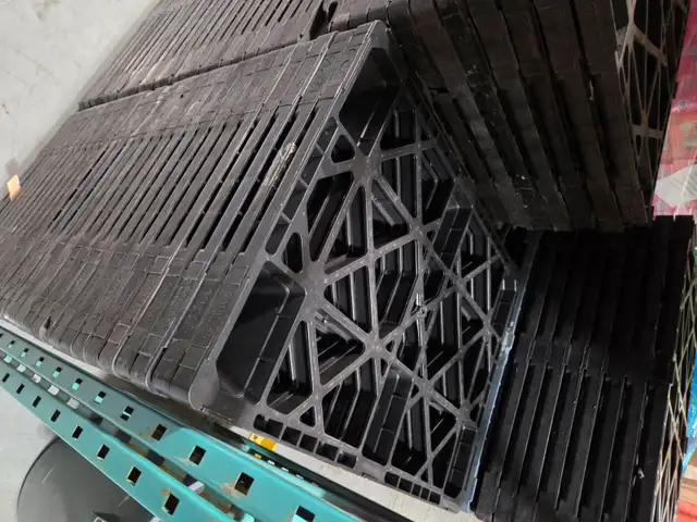 READY NOW 51x43 inch pallets PLASTIC 48x40, and MORE instock dry in Other in Mississauga / Peel Region - Image 11