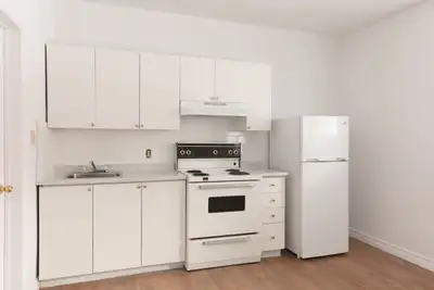 Akelius studio apartment for rent. Located near Lorne-Crescent in the Milton Park neighborhood, Mont...