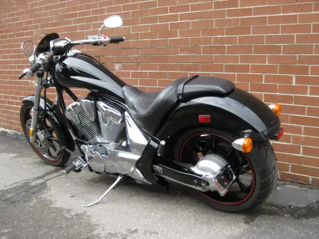 2010 Honda Fury in Street, Cruisers & Choppers in City of Toronto - Image 4