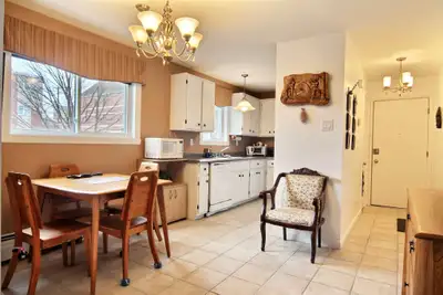 4 1/2 dans un secteur résidentiel de Beauport Le logement est chauffé Balcon Stationnement Autobus R...