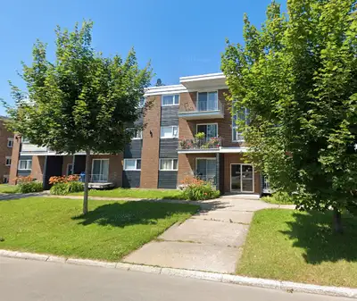 Beau très grand 4 1/2, Beauport, WIFI Août