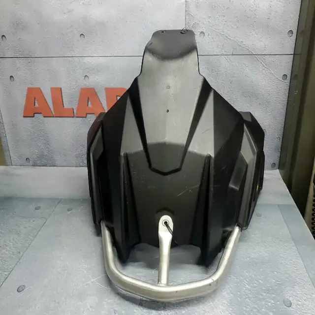 Pare-choc et Nosepan Usagé Motoneige Polaris 2013-2022 in Snowmobiles Parts, Trailers & Accessories in Laurentides - Image 4