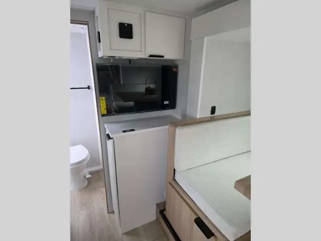 2026 Winnebago Micro Minnie 2108TB in Travel Trailers & Campers in Penticton - Image 9