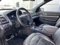 CLEAN CARFAX, Heated and Cooled Front Seats, PANORAMIC SUNROOF, Ambient Lighting, Front and Rear Par... (image 8)