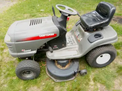 CRAFTSMAN LT2000 Lawn Tractor, View more