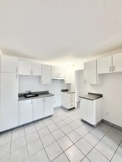 3 1/2-3 et demi-3 and half-3.5-1 bed-1 bedroom-chauffage inclus-heated-électricité et eau chaude inc...