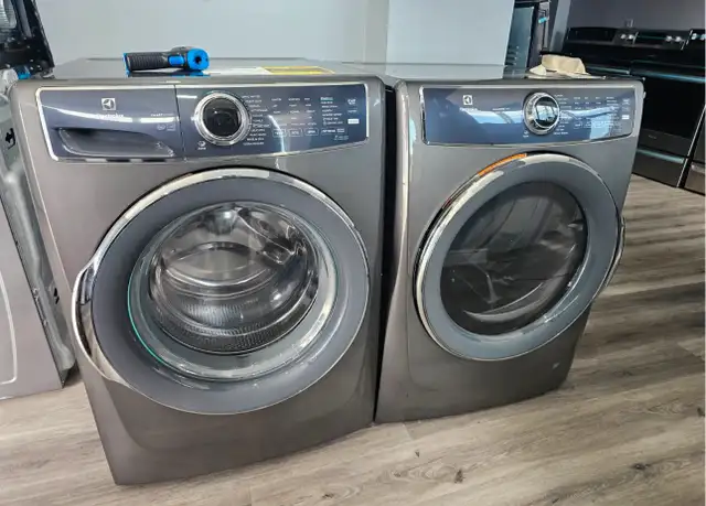 CAN DELIVER Electrolux 27" Grey Frontload Stackable Washer Dryer in Washers & Dryers in Hamilton - Image 2